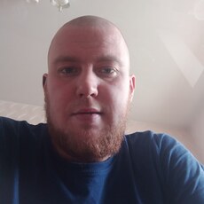 Макс, 28