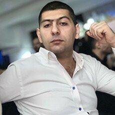 Роман, 28