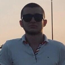 Валя, 22