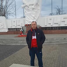 Виктор, 45