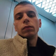 Леонид, 24