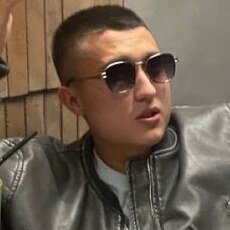 Гриша, 30