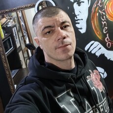 Гриша, 36