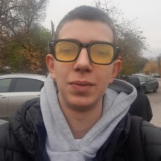 Яша, 21