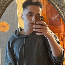 Юрий, 21