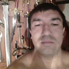 Валентин, 32