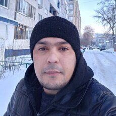 Яша, 33
