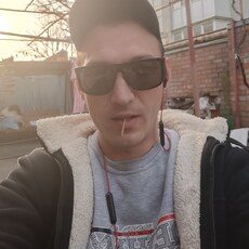 Гоша, 33