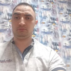 Валя, 33