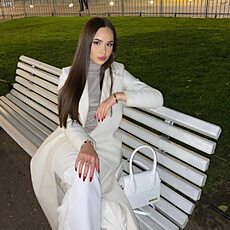 Эмилия, 28