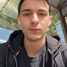 Юра, 25
