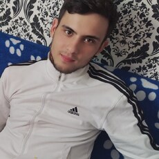 Юра, 24