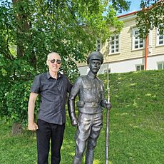 Ден, 49