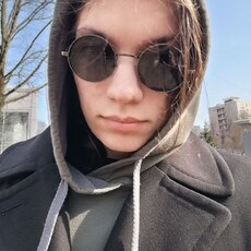 Гена, 23