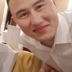 Роман, 30
