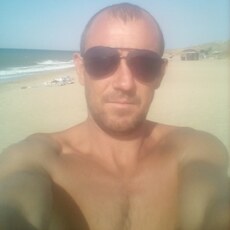Михаил, 37