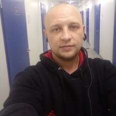 Толя, 33