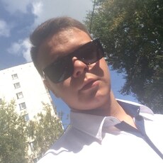 Валентин, 24