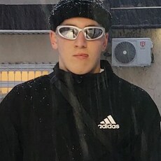 Григорий, 20