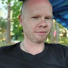 Роман, 37