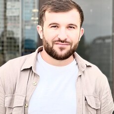 Макс, 28