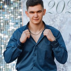 Дмитрий, 19