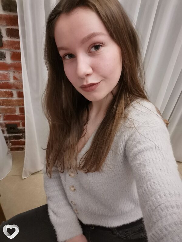 Оля