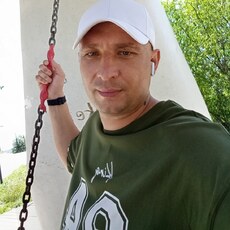 Толя, 36