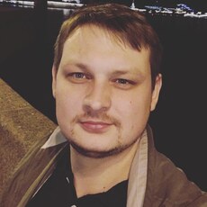 Роман, 32