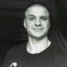Гена, 32