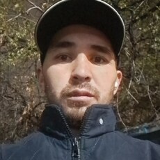 Гриша, 37