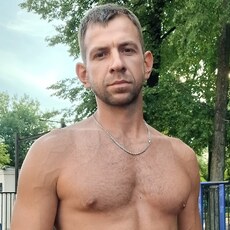 Яша, 33