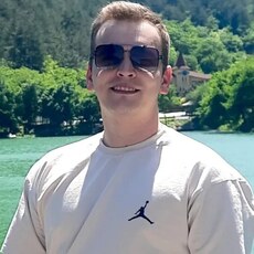 Леонид, 27