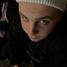 Юра, 21