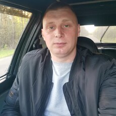 Толя, 32