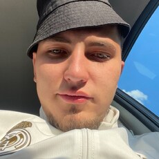 Боря, 28