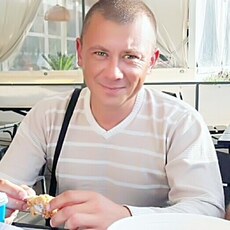 Яша, 44