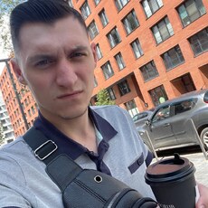 Макс, 28