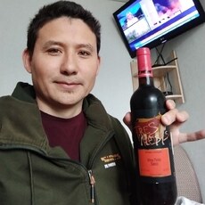 Роман, 32