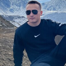 Эдуард, 26