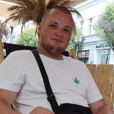 Эдуард, 25