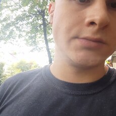 Толя, 32