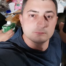 Владимир, 33
