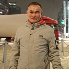 Валентин, 32