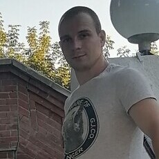 Валя, 28