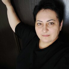 Нора, 42