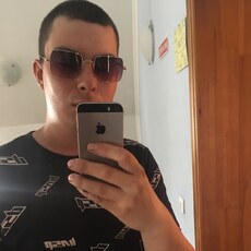 Денис, 24