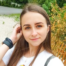 Юлиана, 28