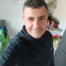 Веня, 44