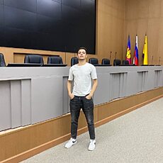 Леонид, 23
